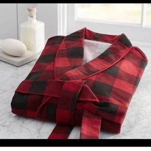 Pottery Barn flannel buffalo check robe NWOT